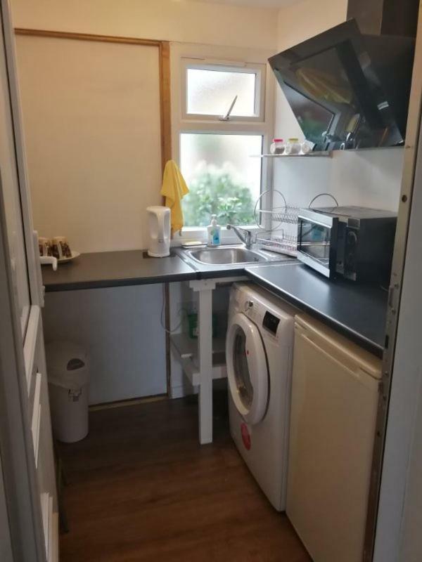 Homestay Rest Near To Heathrow Airport Ashford (Surrey)